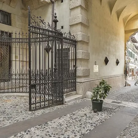 Otello Halldis Apartment
